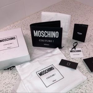 Classic Moschino leather wallet NWT